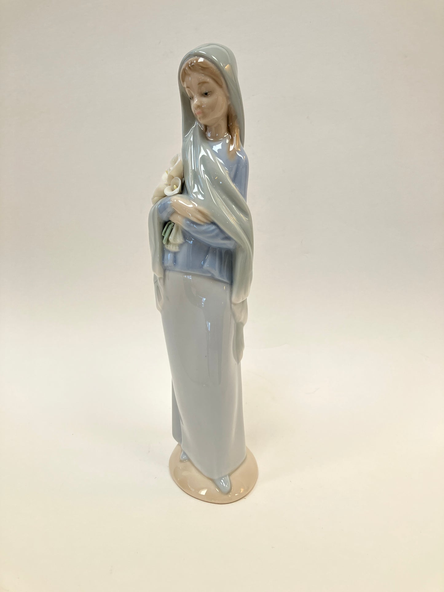 DAISA, Lladro, Girl with Flowers, 4650, Vicente Martinez, Porcelain, Figurine