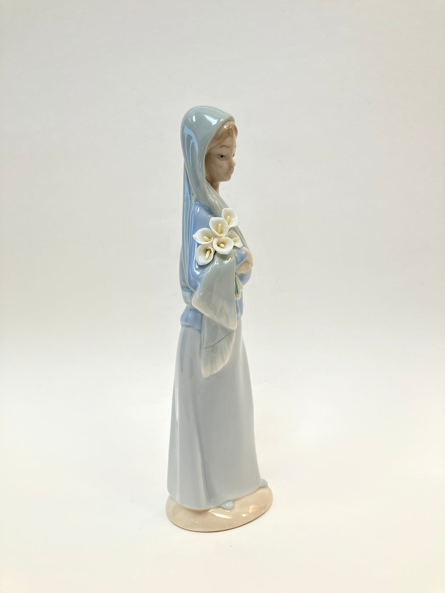 DAISA, Lladro, Girl with Flowers, 4650, Vicente Martinez, Porcelain, Figurine