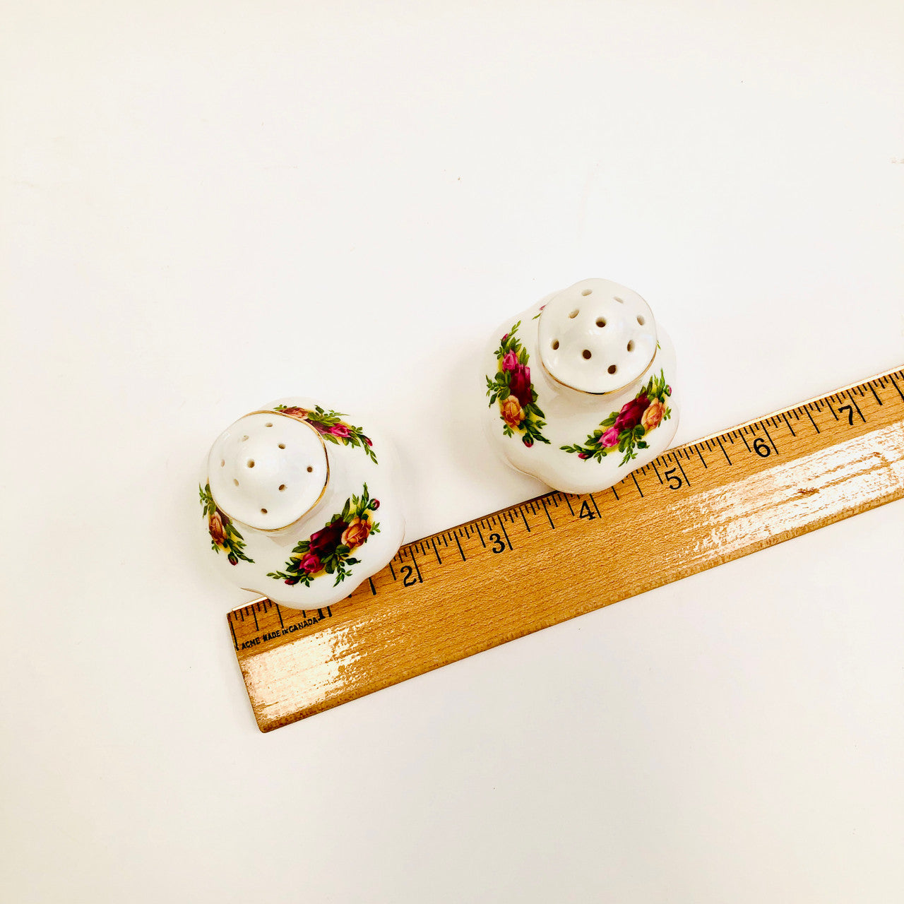 Royal Albert, Old Country Roses, Shakers, Salt, Pepper, Vintage, Red, Roses, England, Steampunk