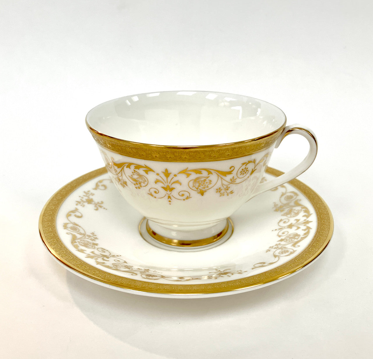 Royal Doulton, Belmont, H. 4991, SET, Tea Cup, Teacup, Cup and Saucer, Fine Bone China, Vintage, England, White, Gold