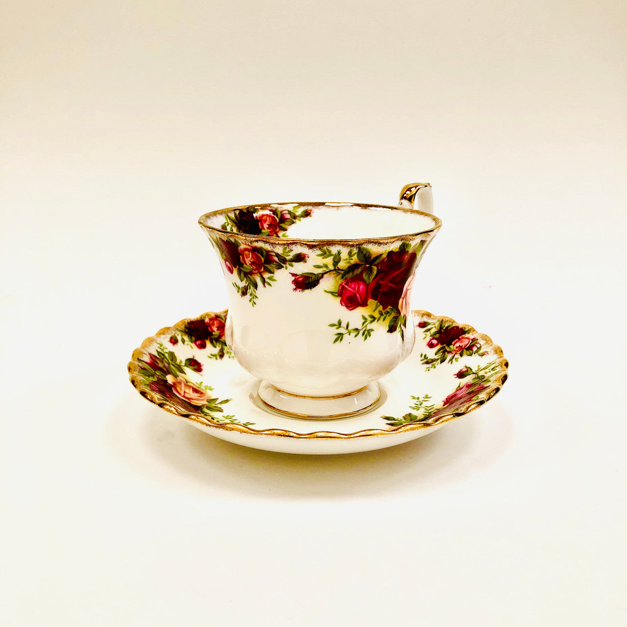 Royal Albert, Old Country Roses, Tea, Cup, Teacup, Saucer, Vintage, Red, Roses, England,