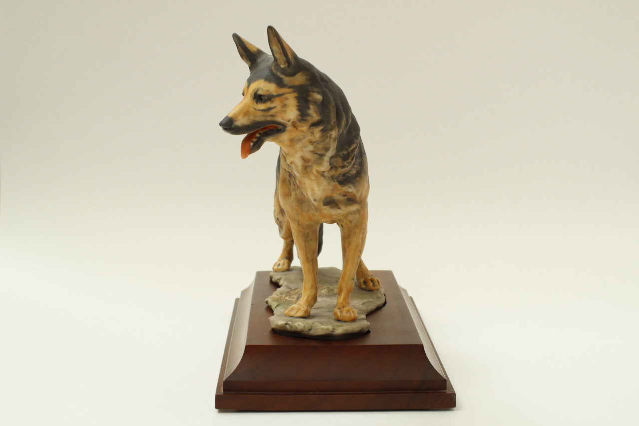 Porcelain German Shepherd dog figurine - Kaiser 528