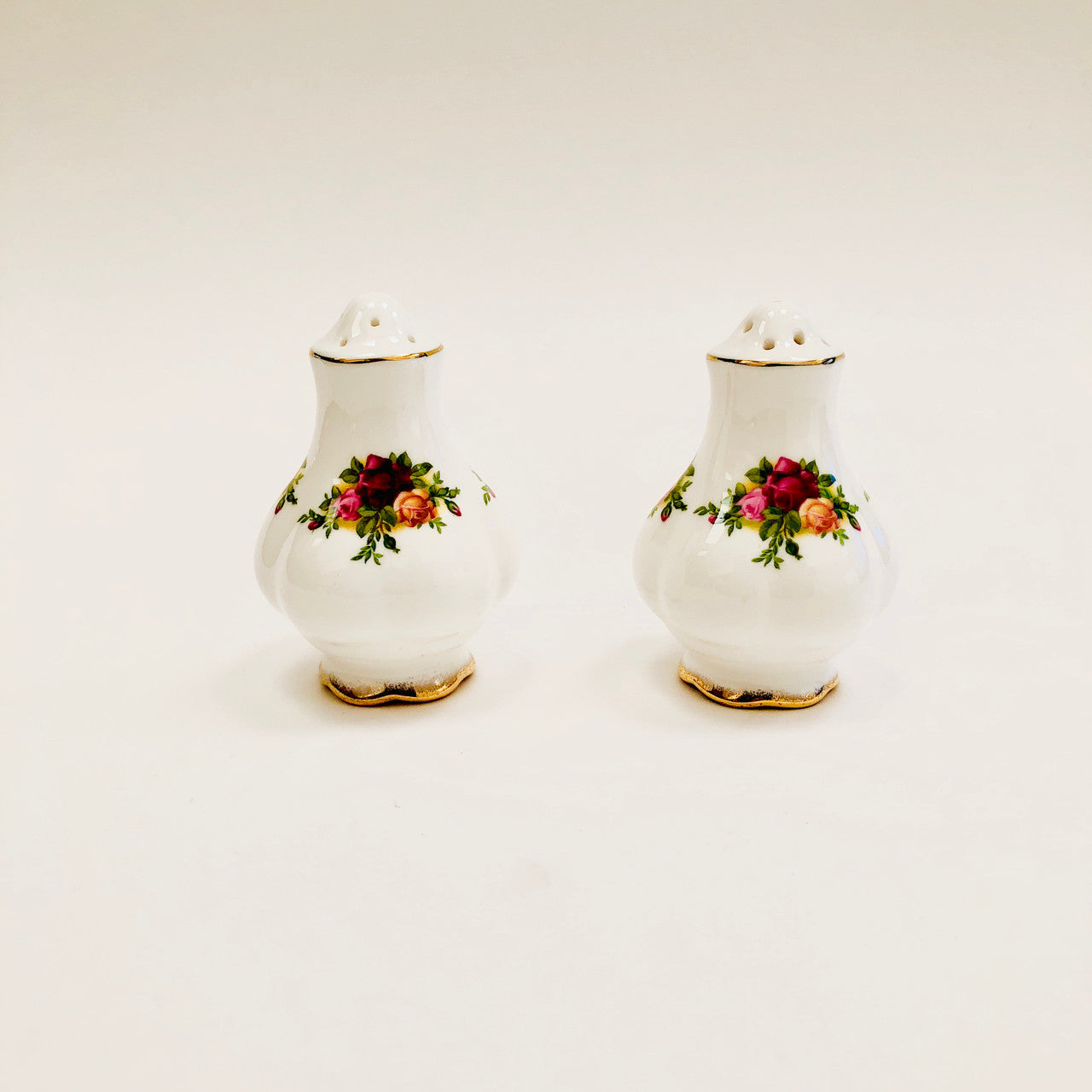 Royal Albert, Old Country Roses, Shakers, Salt, Pepper, Vintage, Red, Roses, England, Steampunk