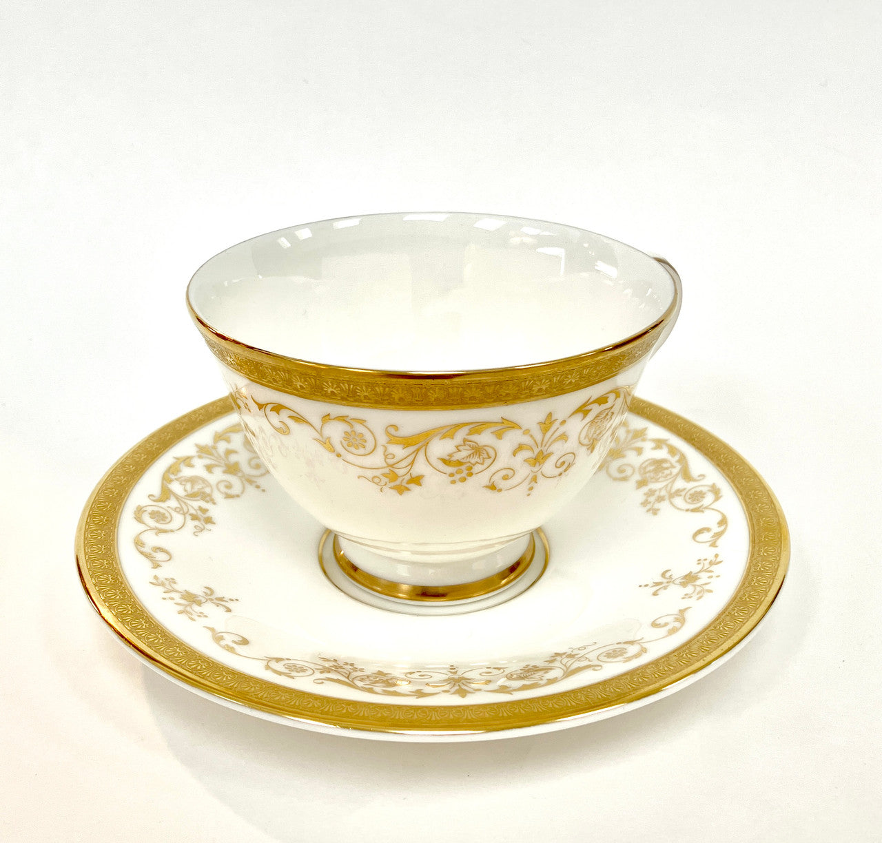 Royal Doulton, Belmont, H. 4991, SET, Tea Cup, Teacup, Cup and Saucer, Fine Bone China, Vintage, England, White, Gold