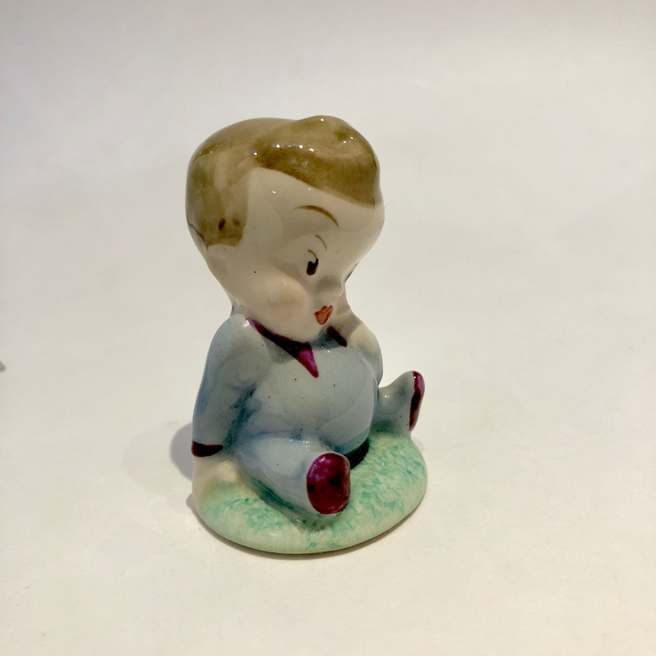 Wade, Blynken Figurine, Seated, Vintage, No Flowers, Larger