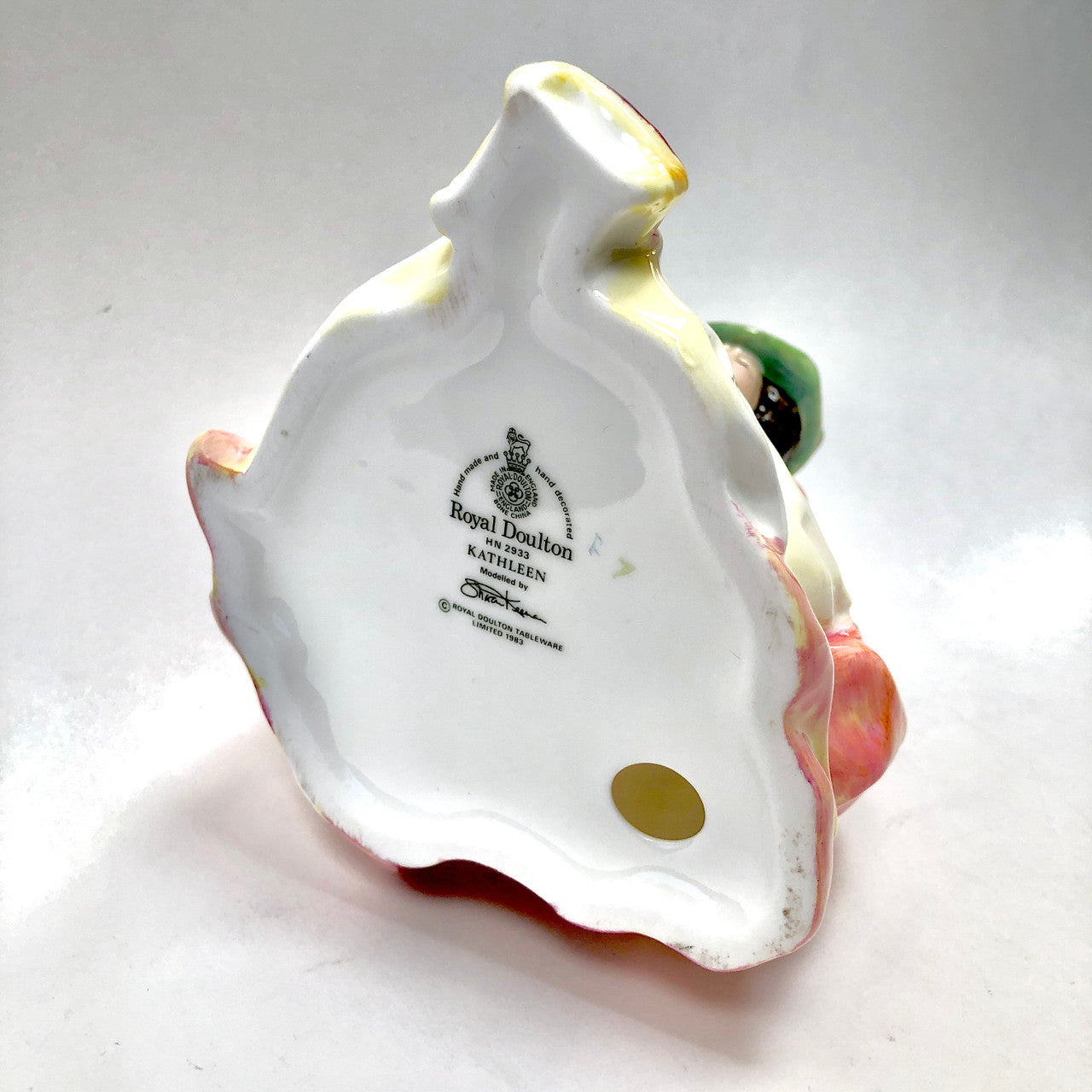 Royal Doulton, Kathleen, HN2933, Figurine, Vintage, England, Peach, White, Green, Hat, Painting, Palette, Brush, Lady