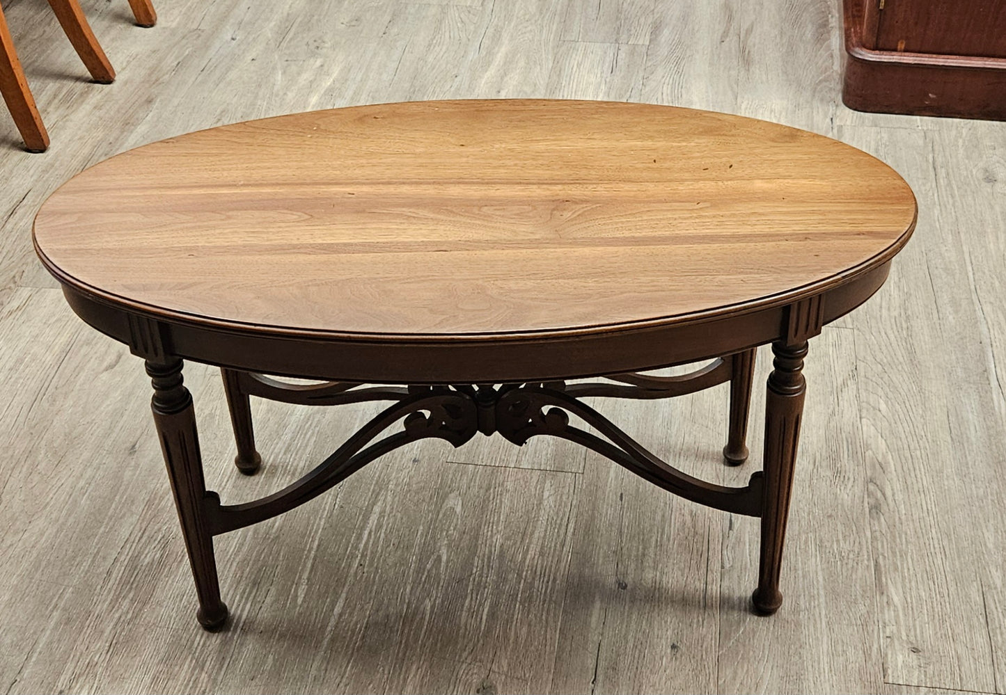 Oval coffee table