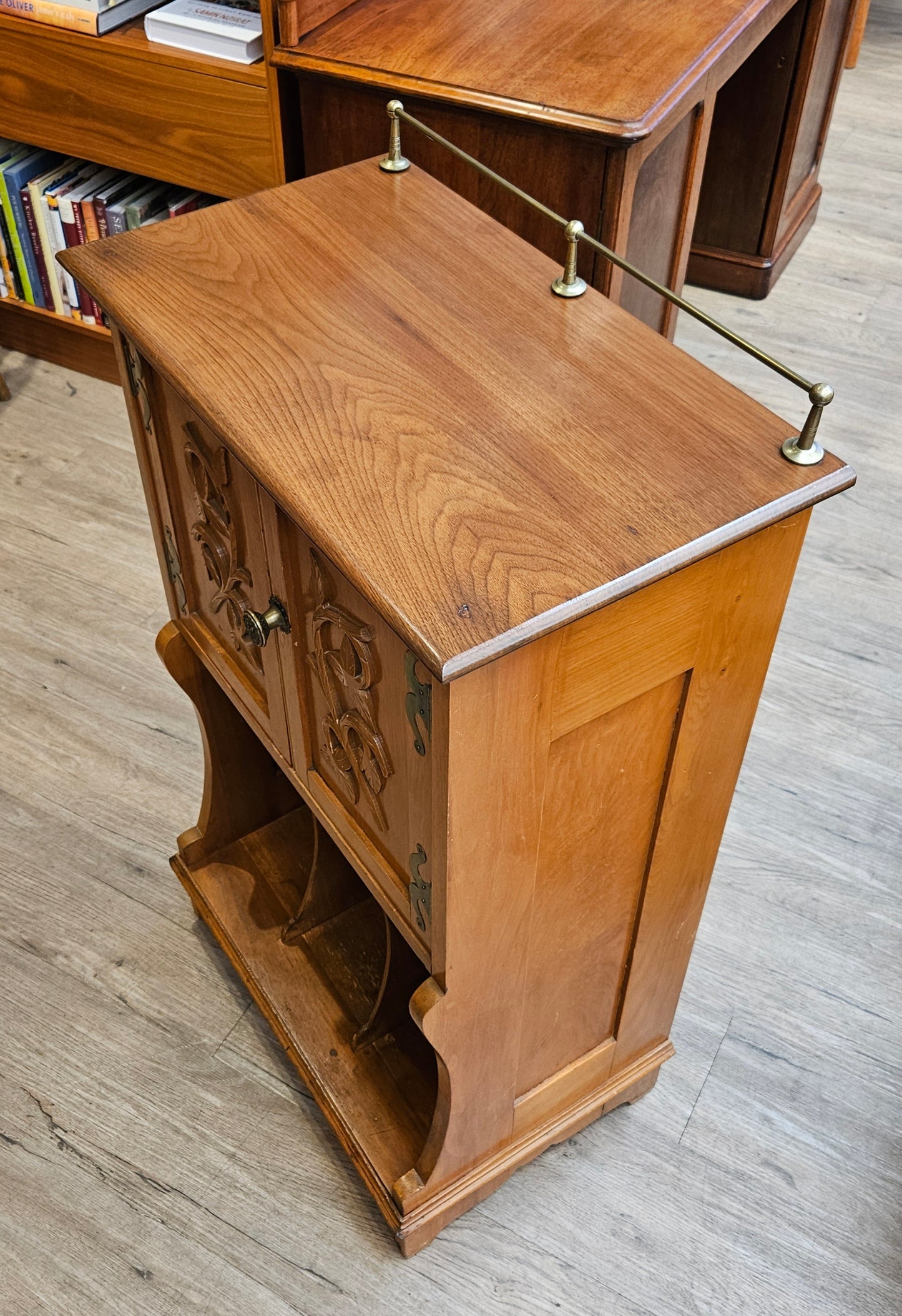 Music cabinet with back rail