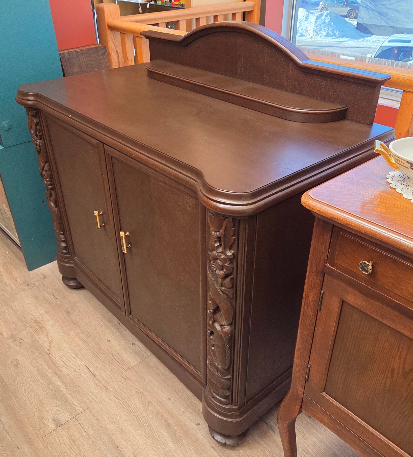 Dark mahogany sideboard/buffet