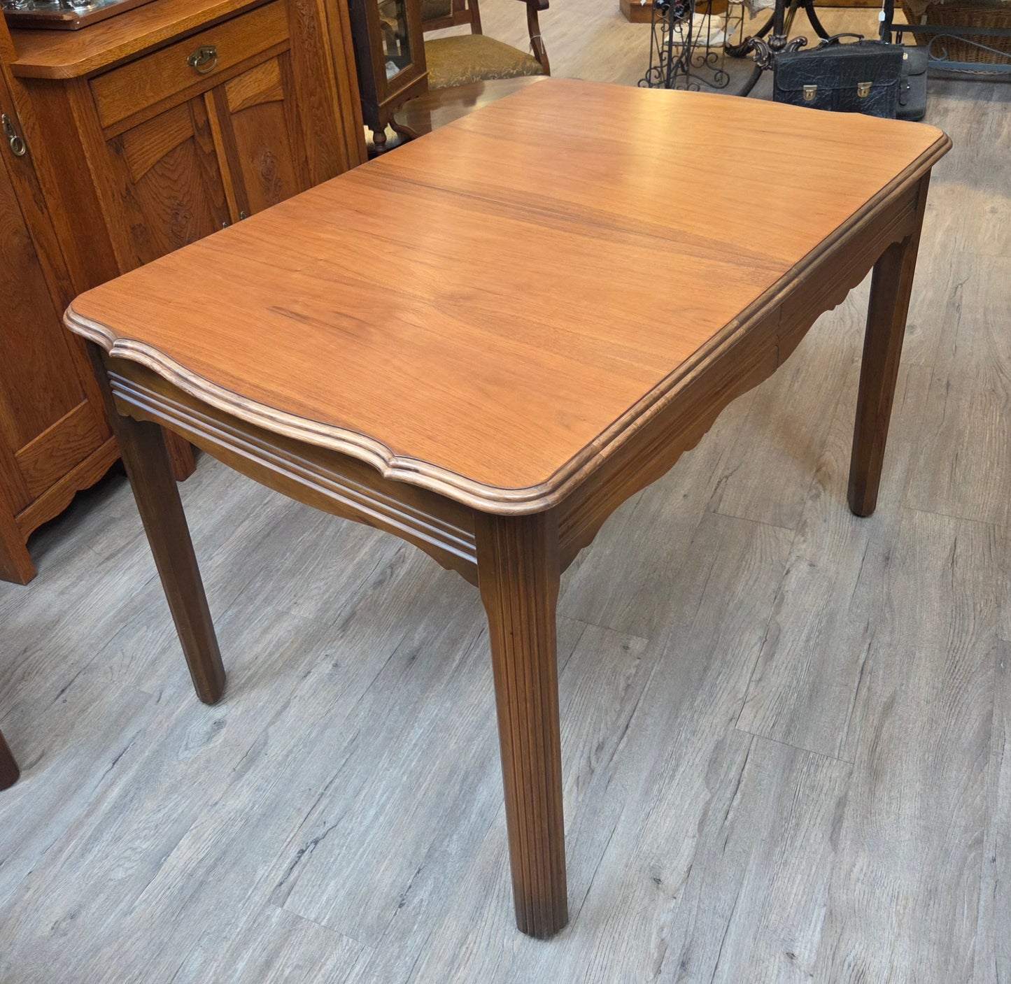 Walnut butterfly leaf table with 4 chairs