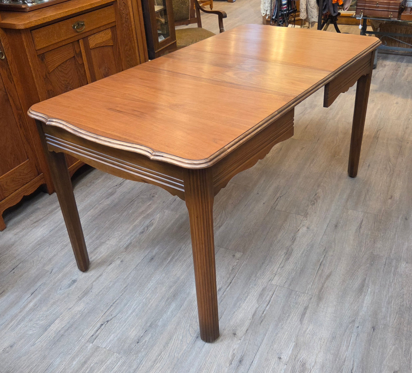 Walnut butterfly leaf table with 4 chairs