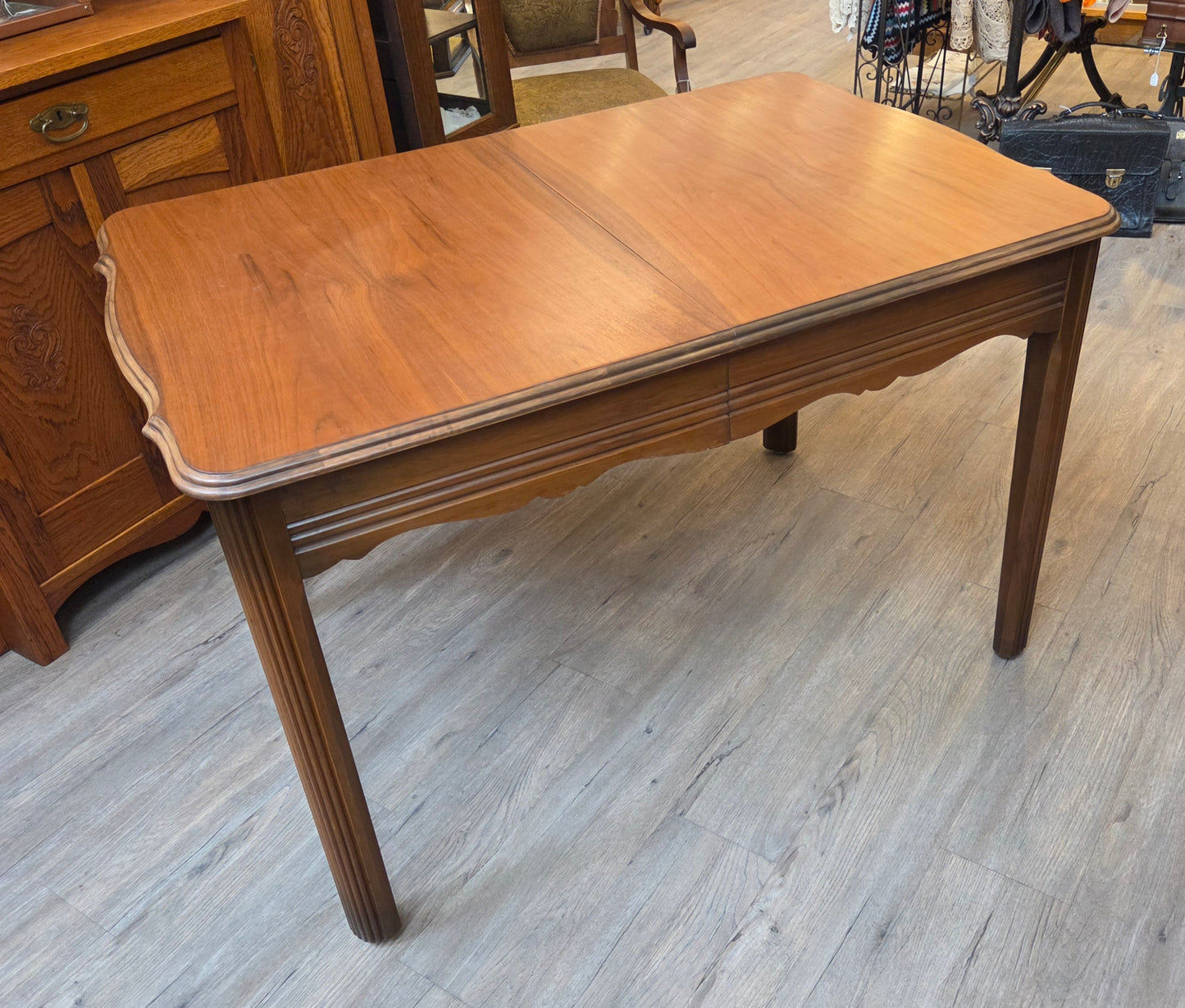 Walnut butterfly leaf table with 4 chairs
