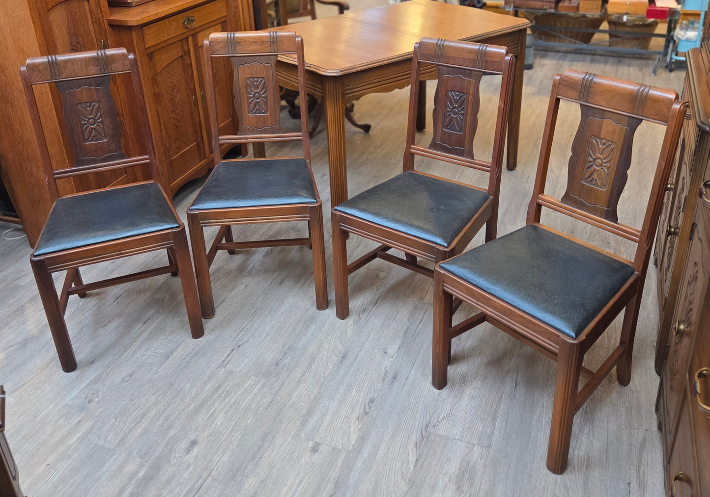 Walnut butterfly leaf table with 4 chairs