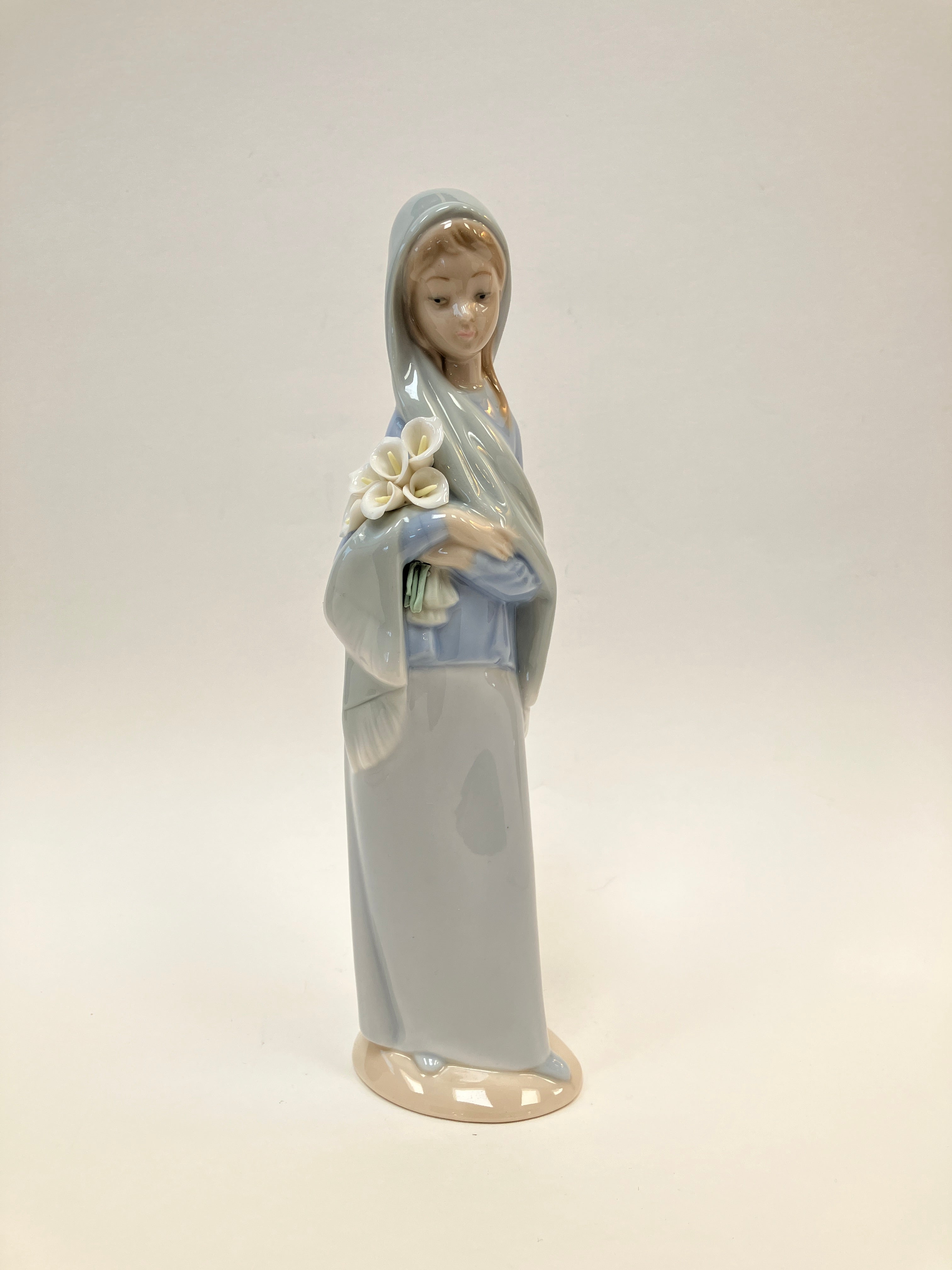 Lladro Daisa Porcelain Figurine high quality 1984 -1989 #4972 Daisa with Flowers