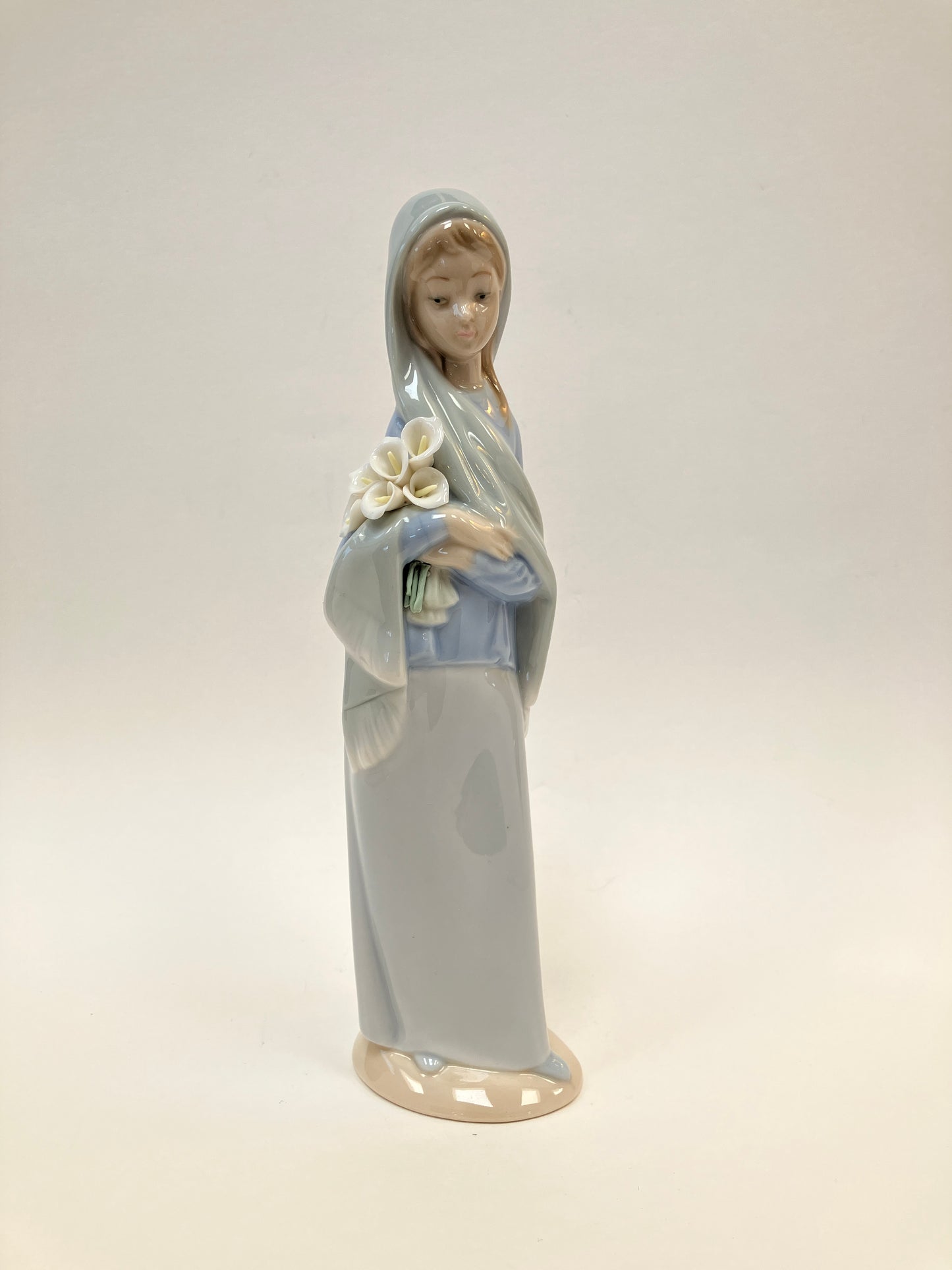 DAISA, Lladro, Girl with Flowers, 4650, Vicente Martinez, Porcelain, Figurine
