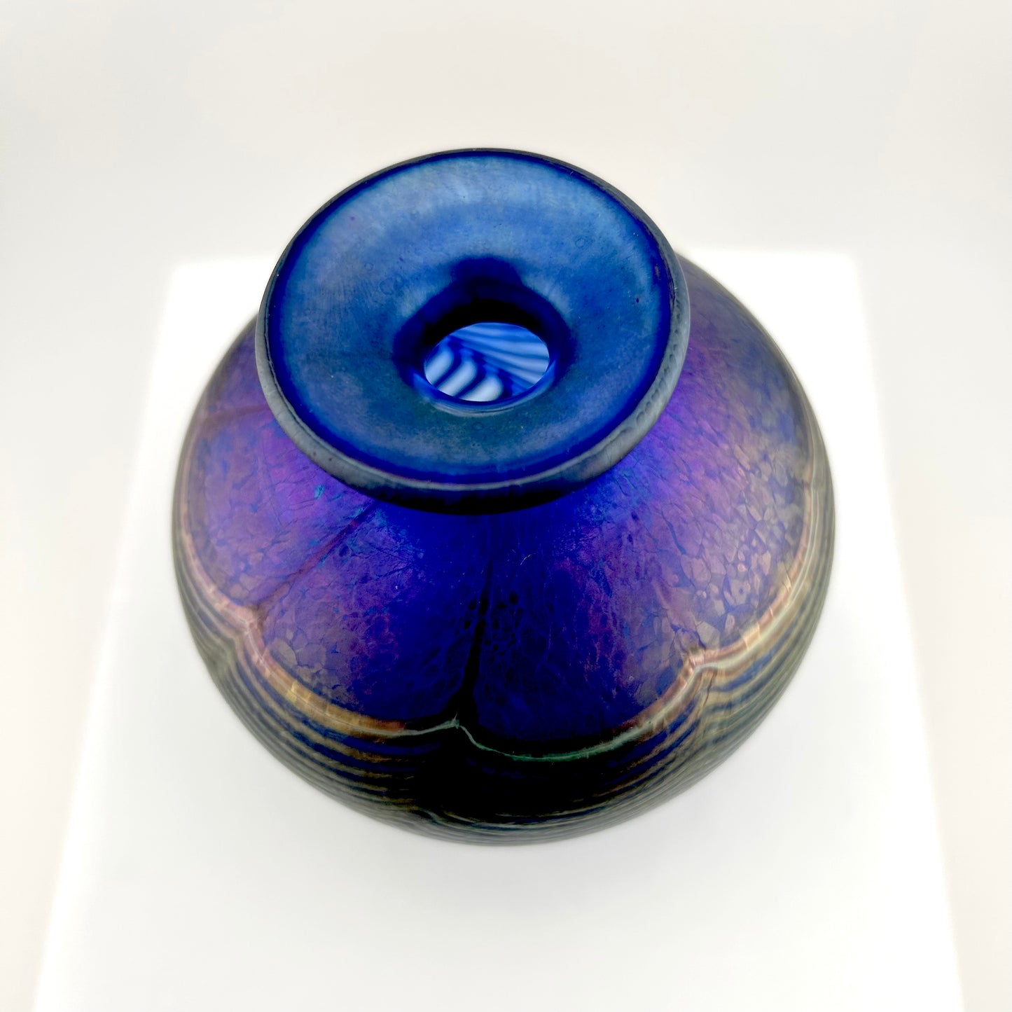 Robert Held, (RHAG, British Columbia, Canada), Artisan Art Glass Vase, Feathered Deep Blue, Purple, Iridescent,