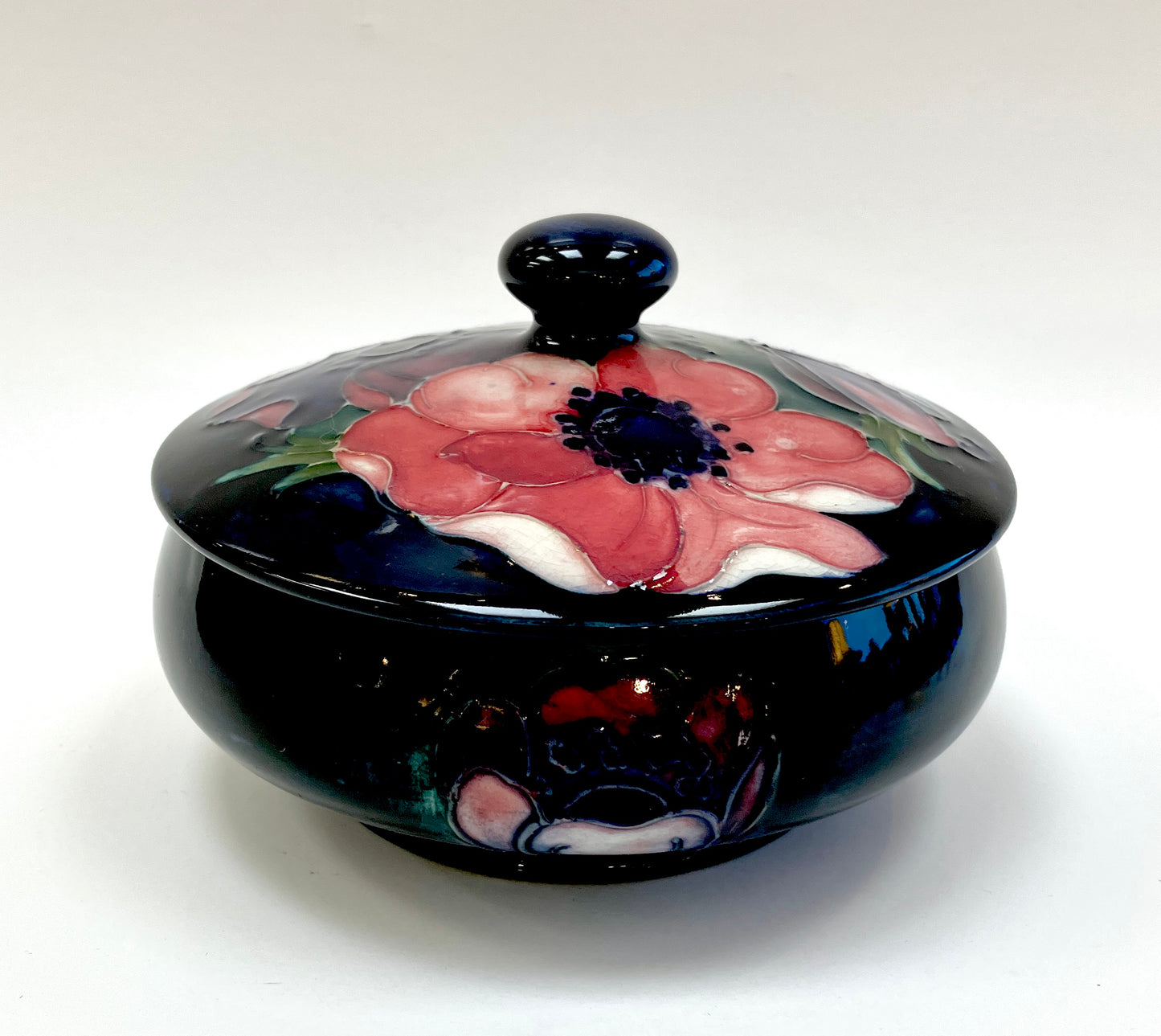 Moorcroft, Anemone, Covered Bowl, Knobbed Lid, Red Pink on Green Cobalt Blue, 1940s, Trinket Bowl