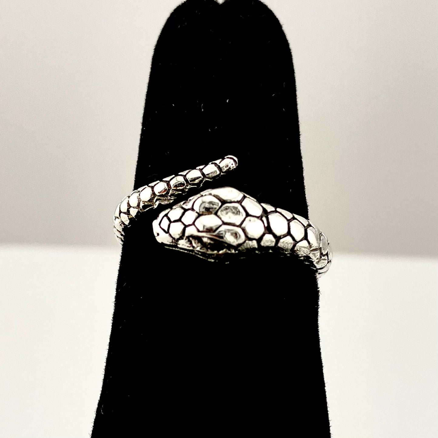 Sterling Silver Closed Mouth Snake Ring