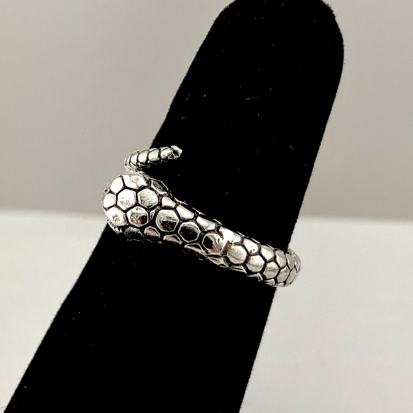 Sterling Silver Closed Mouth Snake Ring