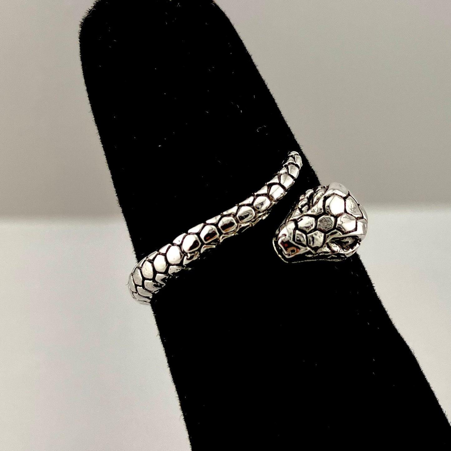 Sterling Silver Closed Mouth Snake Ring