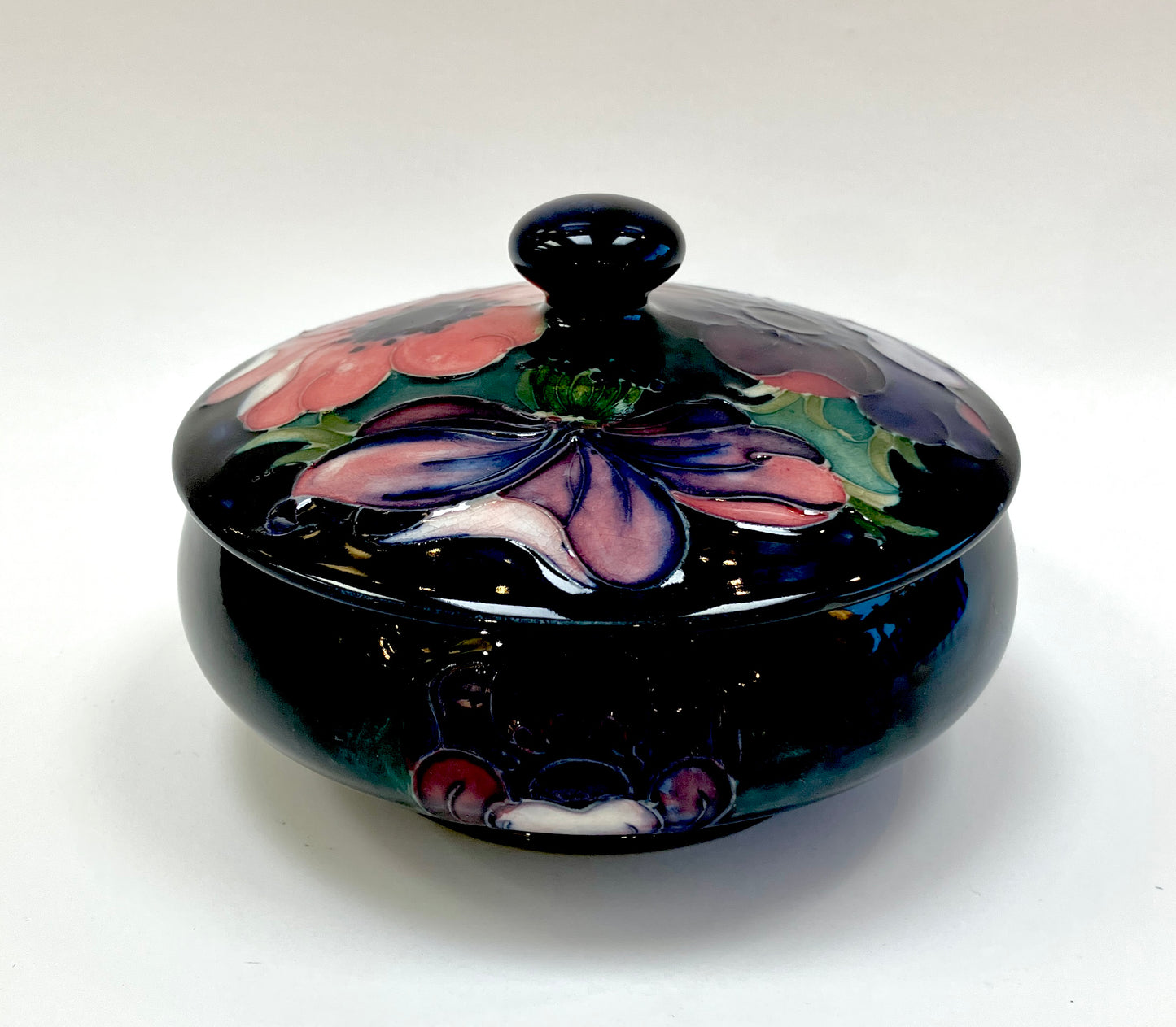 Moorcroft, Anemone, Covered Bowl, Knobbed Lid, Red Pink on Green Cobalt Blue, 1940s, Trinket Bowl