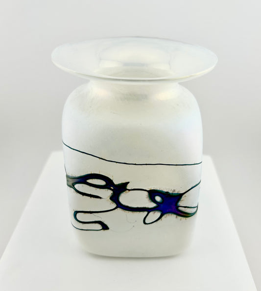 ROBERT HELD VASE WHITE GLASS