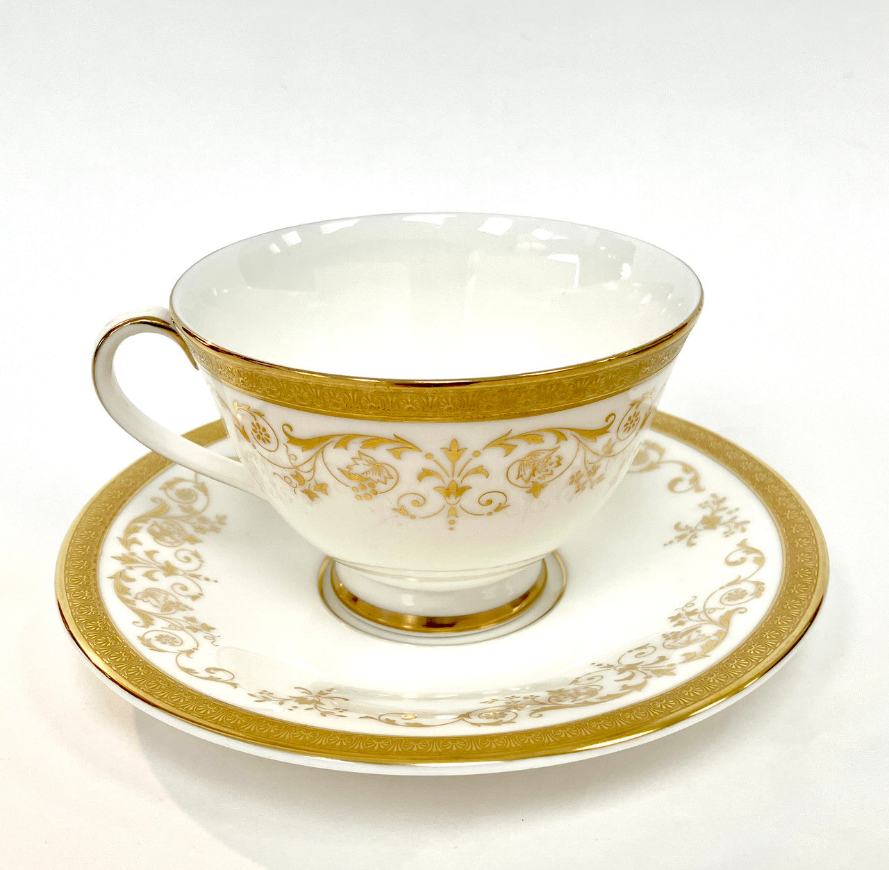 Royal Doulton, Belmont, H. 4991,  SET, Tea Cup, Teacup, Cup and Saucer, Fine Bone China, Vintage, England, White, Gold