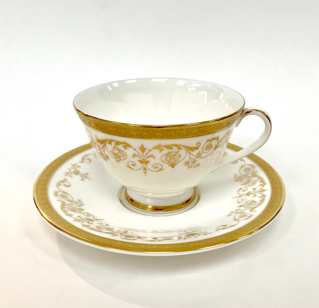 Royal Doulton, Belmont, H. 4991,  SET, Tea Cup, Teacup, Cup and Saucer, Fine Bone China, Vintage, England, White, Gold