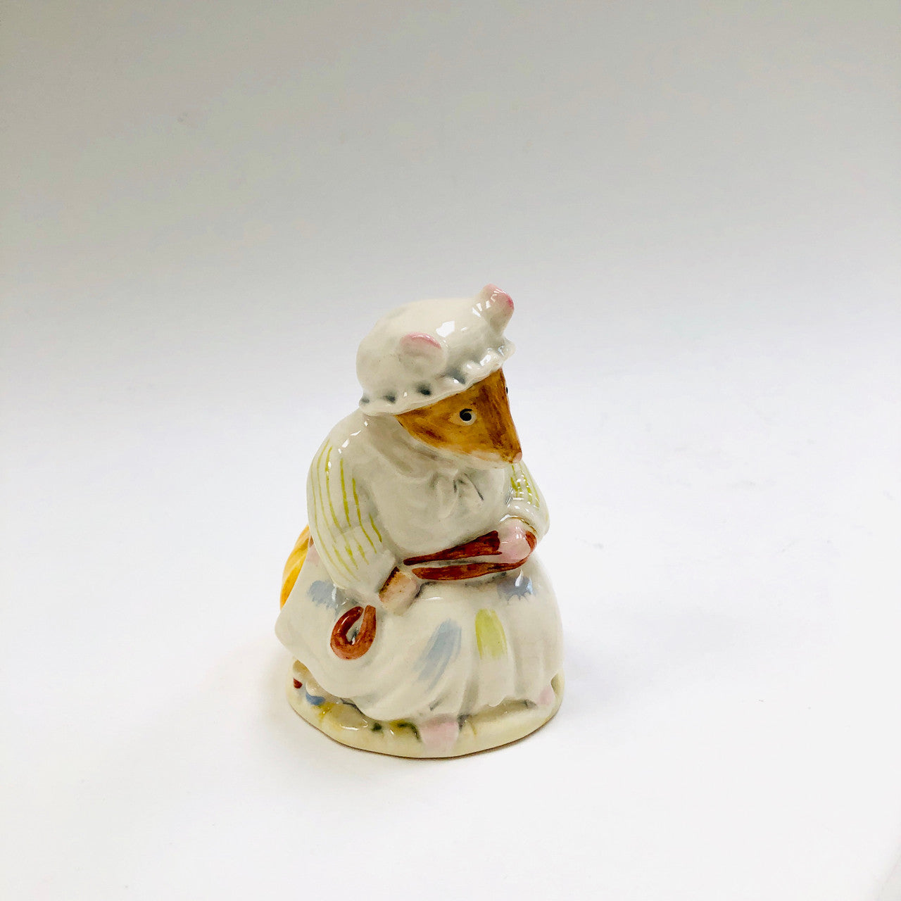 Royal Doulton,  Brambly Hedge, Lily Weaver, D.B.H. 19, 1988, Vintage, Jill Barklem, figurine, mouse