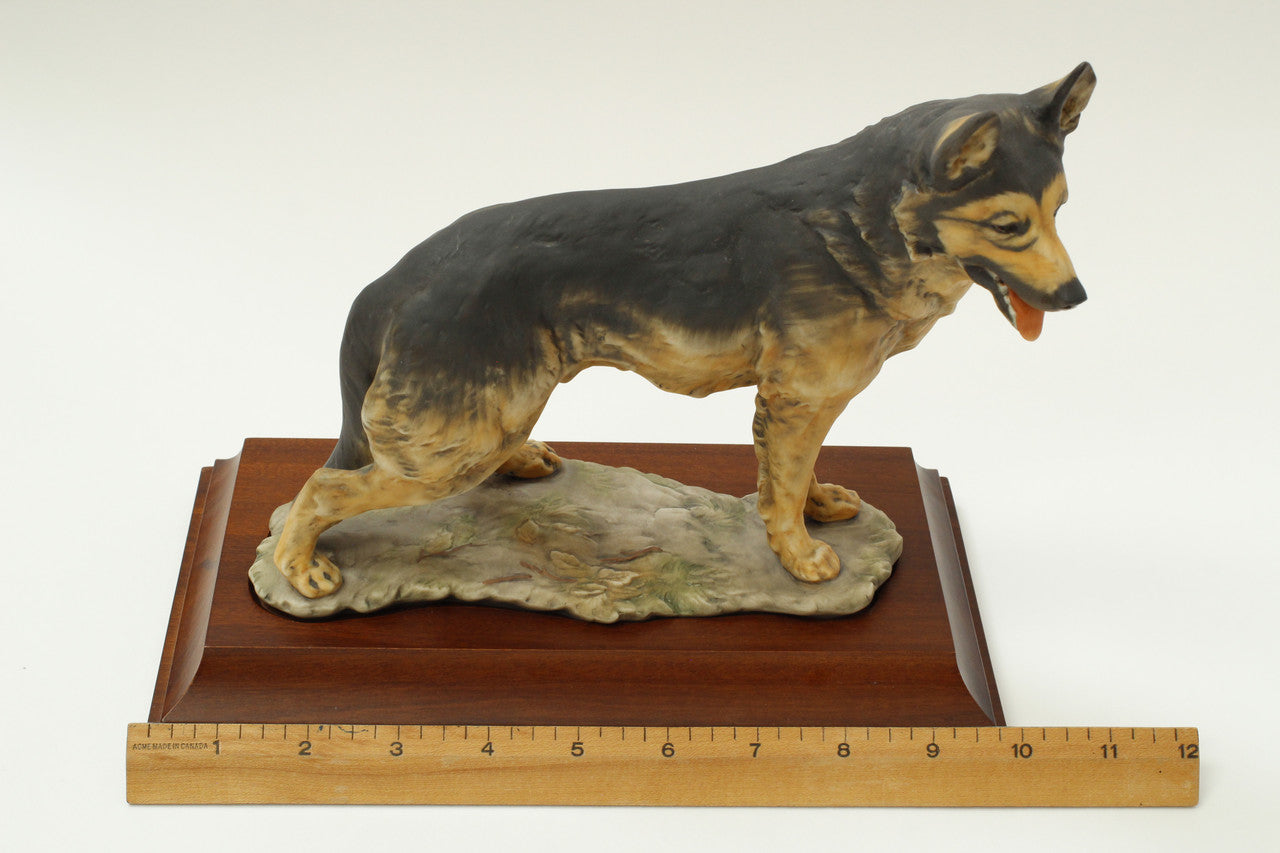 Porcelain German Shepherd dog figurine - Kaiser 528