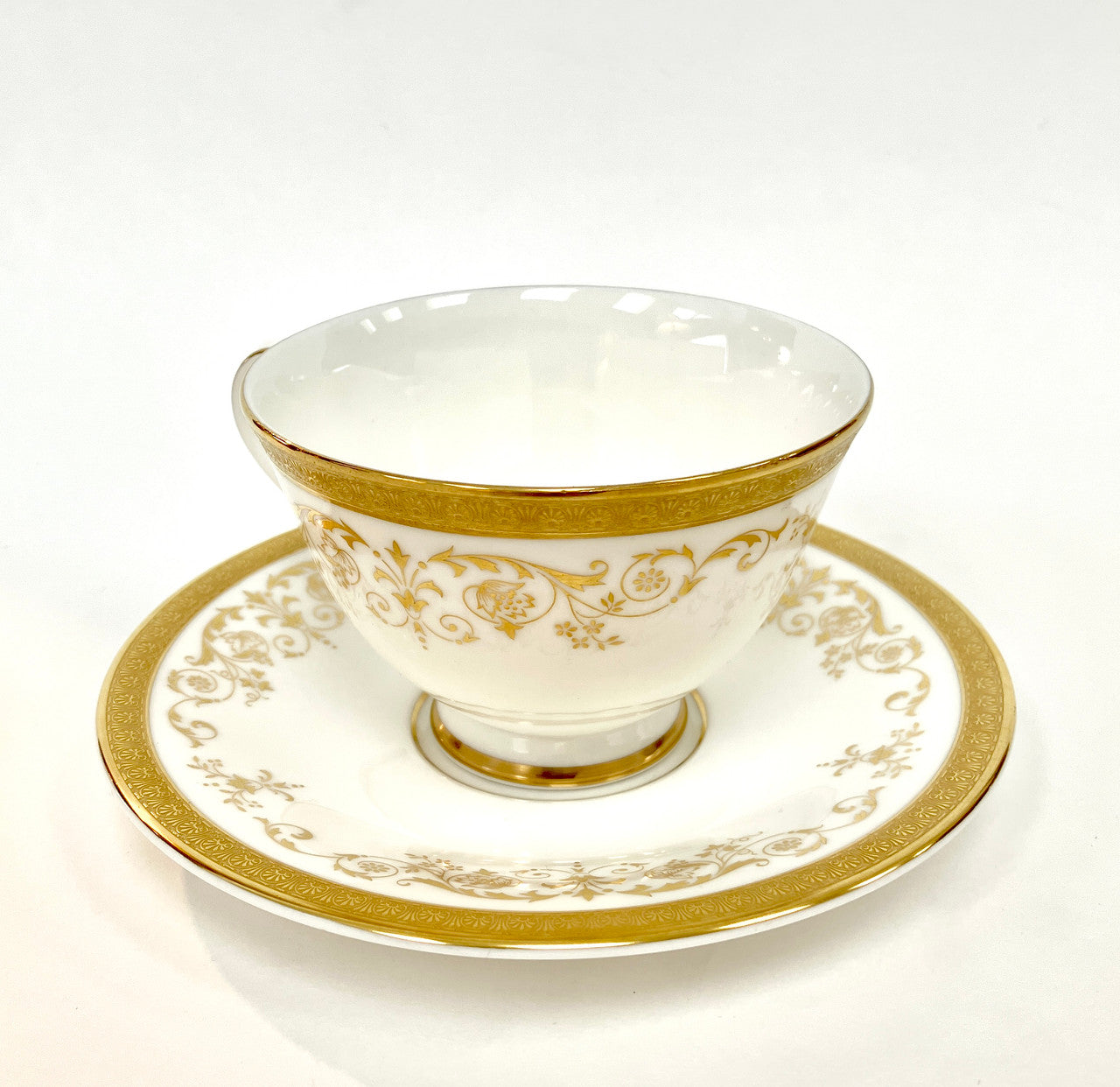 Royal Doulton, Belmont, H. 4991,  SET, Tea Cup, Teacup, Cup and Saucer, Fine Bone China, Vintage, England, White, Gold