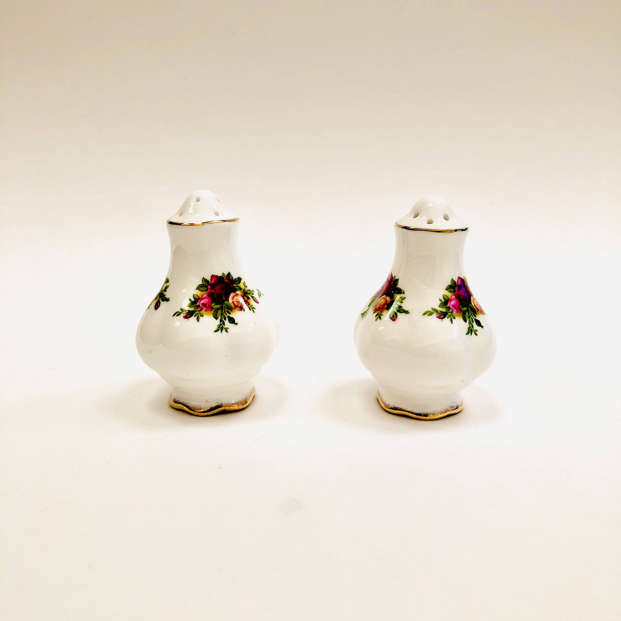 Royal Albert, Old Country Roses, Shakers, Salt, Pepper, Vintage, Red, Roses, England,  Steampunk