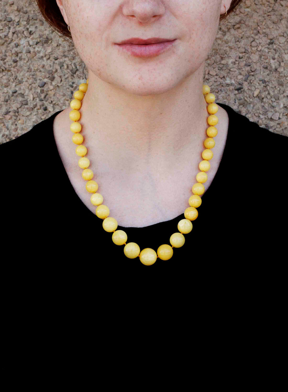 Butter amber online necklace