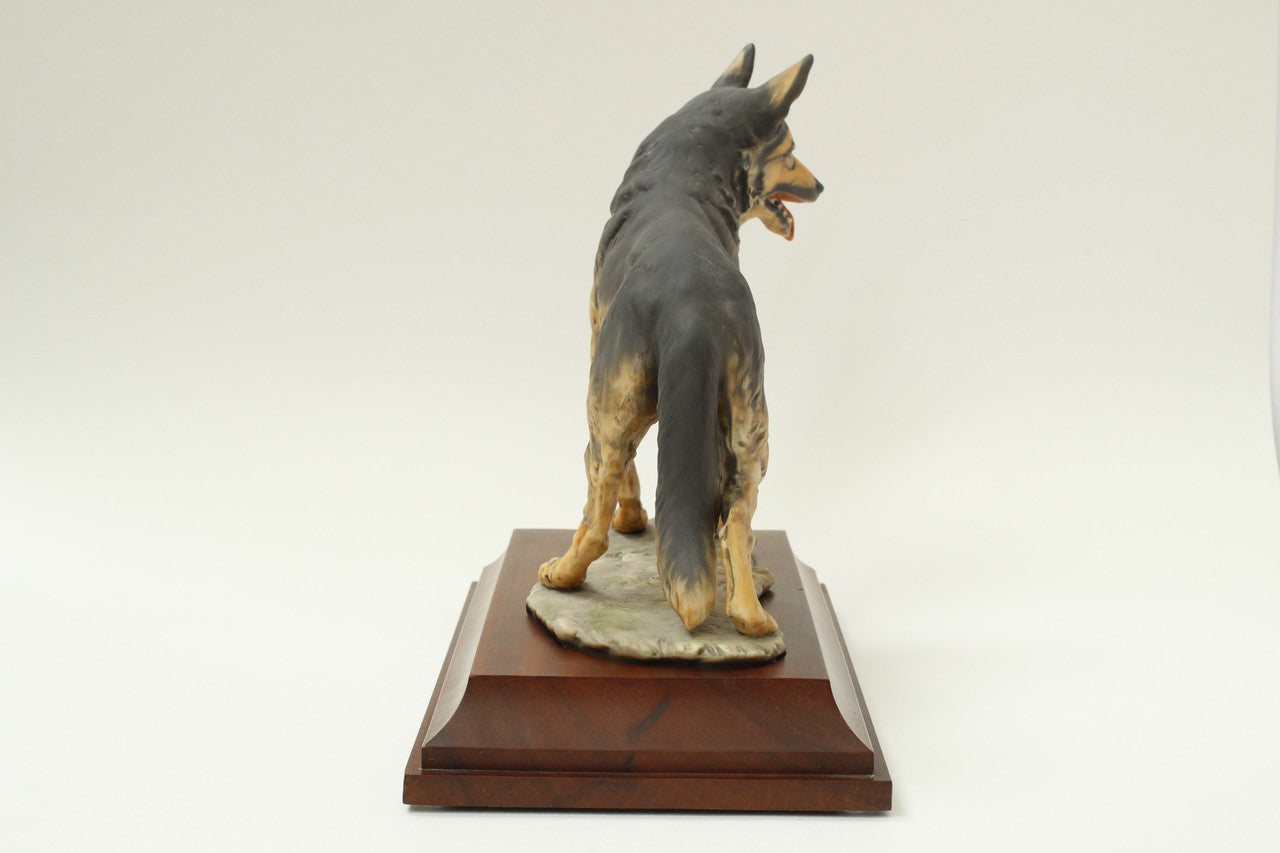 Porcelain German Shepherd dog figurine - Kaiser 528